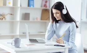 Ensino híbrido: quais são as vantagens dessa modalidade? Ensino híbrido: quais são as vantagens dessa modalidade?