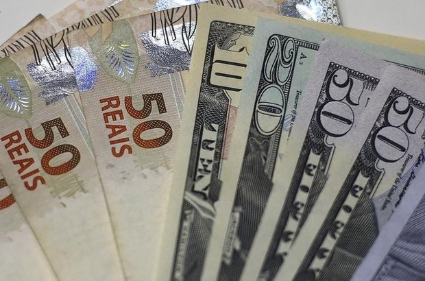Dólar abre perto da estabilidade nesta terça-feira (Reuters)