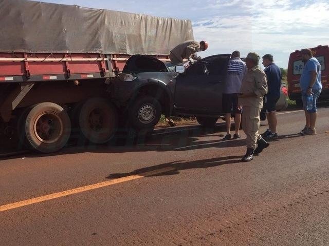 Bombeiros durante o atendimento pela rodovia. (Foto: MaracajuSpeed)