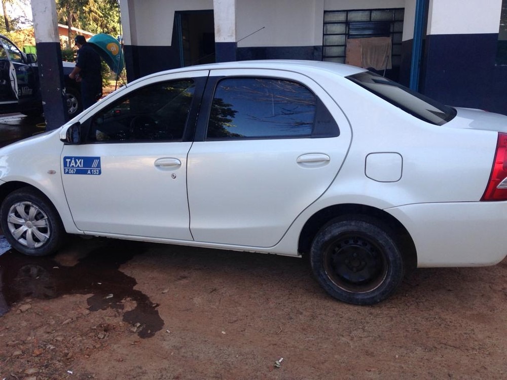 Taxista tem carro roubado em corrida falsa na Capital Veículo recuperado pela polícia. Osvaldo Nóbrega/TV Morena