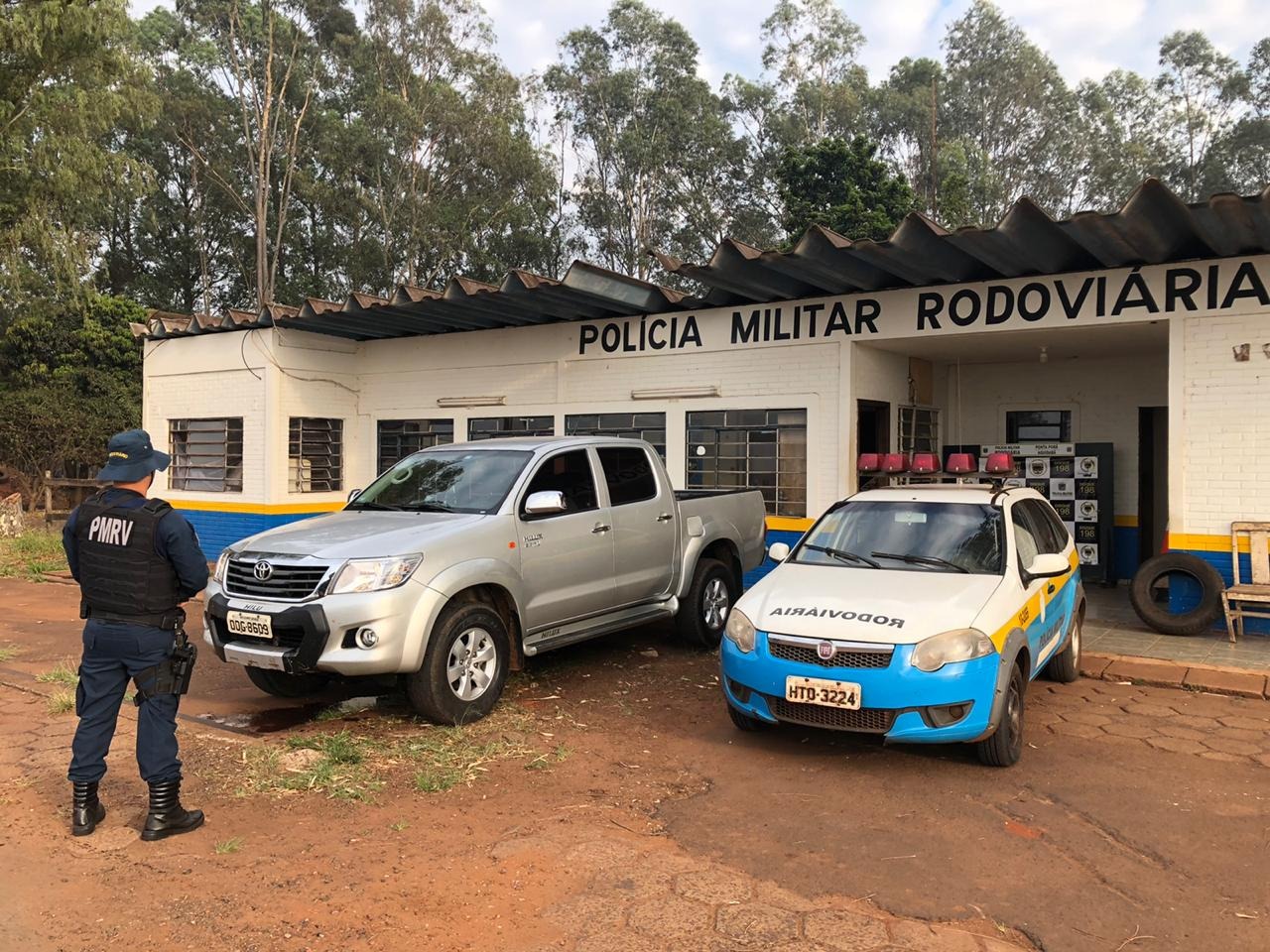 PMR recupera veículo roubado na capital e prende autores do crime PMR recupera veículo roubado na capital e prende autores do crime