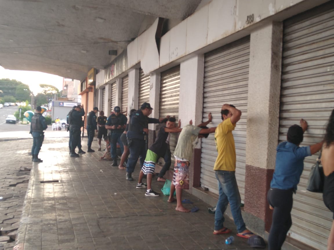 Polícia Militar e Civil realizam operação contra o tráfico de drogas no centro Polícia Militar e Civil realizam operação contra o tráfico de drogas no centro
