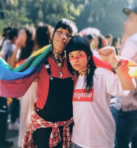 Para discutir “questões colonizadoras”, indígenas LGBTs lançam mídia autoral (Foto: Reprodução Instagram/@katumirim)