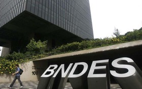 Neste ano, o BNDES pretende devolver ao Tesouro o total de R$ 130 bilhões - Arquivo/Agência Brasil
