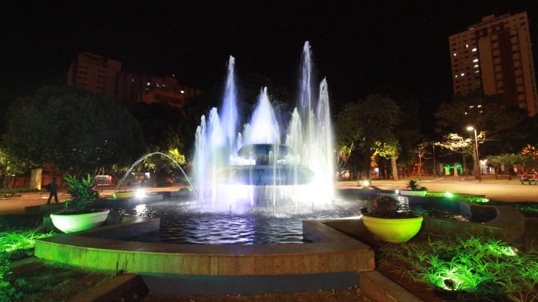 No mês de aniversário da Capital, população ganha praça Ary Coelho revitalizada (PMCG)