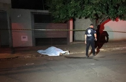 Entregador é executado com 11 tiros enquanto fazia entrega no Guanandi A vítima foi morta enquanto fazia uma entrega de uma geladeira. Adriano Fernandes/CG News