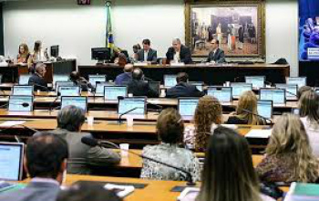Comissão especial da Câmara aprova texto-base da reforma da Previdência Comissão especial da Câmara aprova texto-base da reforma da Previdência
