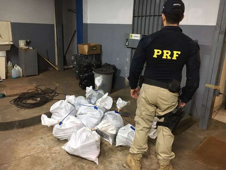 Homem é preso com 140 quilos e cocaína na rodovia BR-463 PRF/Divulgação
