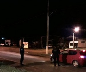 Policiais militares fazem barreira em região de fronteira - Divulgação/Porã News
