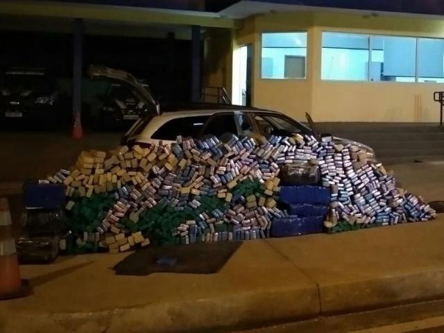 PRF prende homem com mais de 800 quilos de maconha em Eldorado PRF/Divulgação