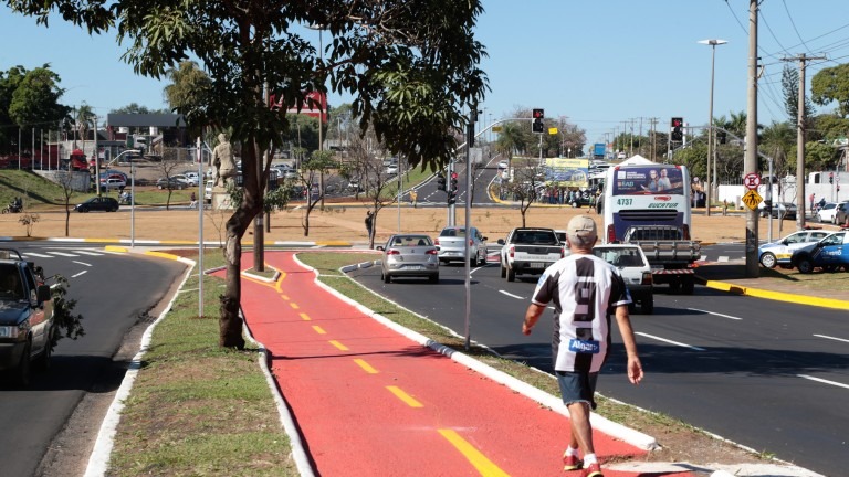 Readequação em rotatória reduz congestionamento em mais um ponto no trânsito (PMCG)