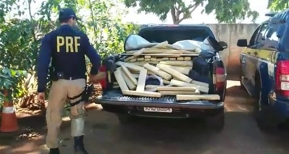 Jovem é preso com 725 quilos de maconha em rodovia de MS Droga apreendida em Sidrolândia (Foto: PRF/Divulgação)
