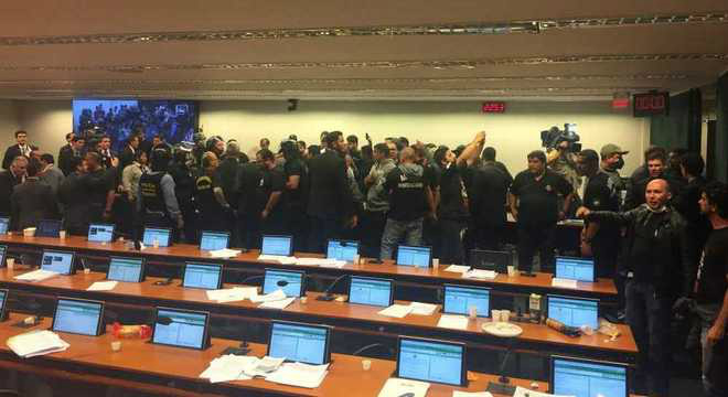 Agentes penitenciários invadiram sala em que comissão votava reforma da Previdência
Igor Gadelha/04.05.2017/Estadão Conteúdo