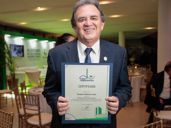 Senador Moka recebe prêmio em Brasília por defender a agricultura e pecuária brasileira (Assessoria senador)