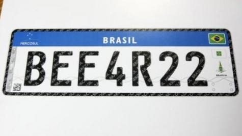 Denatran divulga lista de fabricantes de placas de veículos