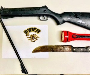 PMA evita caça ilegal ao prender caçador com rifle e 15 munições Divulgação / PMA