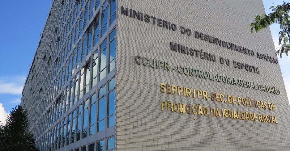 Ministério do Esporte descumpre lei e não divulga prestações do COB