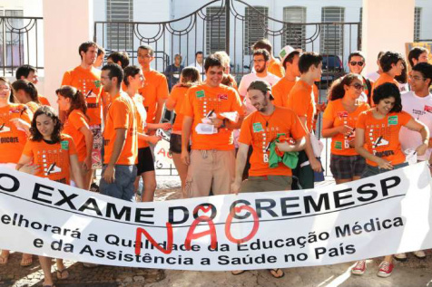 Mais da metade dos novos médicos de SP é reprovada em exame