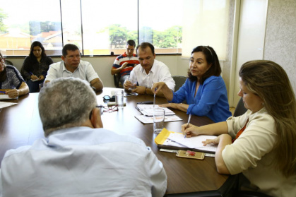 Prefeitura e Câmara debatem “Promoção à Vida e Prevenção do Suicídio” Prefeita Délia Razuk recebeu vereadores para tratar de campanha de prevenção ao suicídio – A. Frota