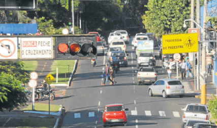 Capital mantém desafio de reduzir ainda mais as mortes no trânsito Todos os envolvidos no trânsito, do pedestre ao motorista, deverão ser alcançados - Foto: Paulo Ribas/Correio do Estado