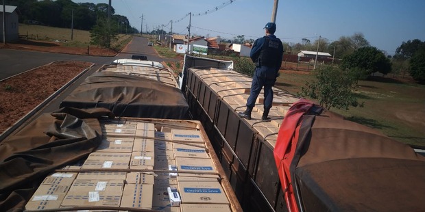 PM apreende carga de cigarros avaliada em R$ 2 milhões PM apreende carga de cigarros avaliada em R$ 2 milhões