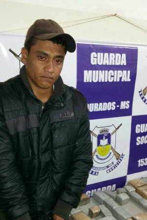 Homem é preso transportando maconha dentro de caixa de som Foto: Osvaldo Duarte
