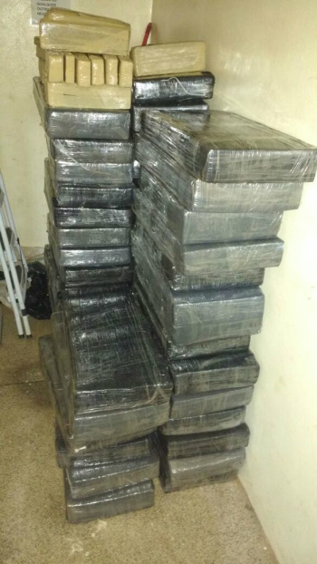 PM localiza 708 quilos de maconha em veículo abandonado Foto: Osvaldo Duarte
