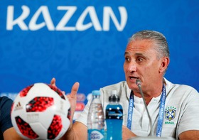 Tite confirma volta de Marcelo e prevê grande jogo contra Bélgica Tite em coletiva da seleção brasileira (Foto: Reuters)