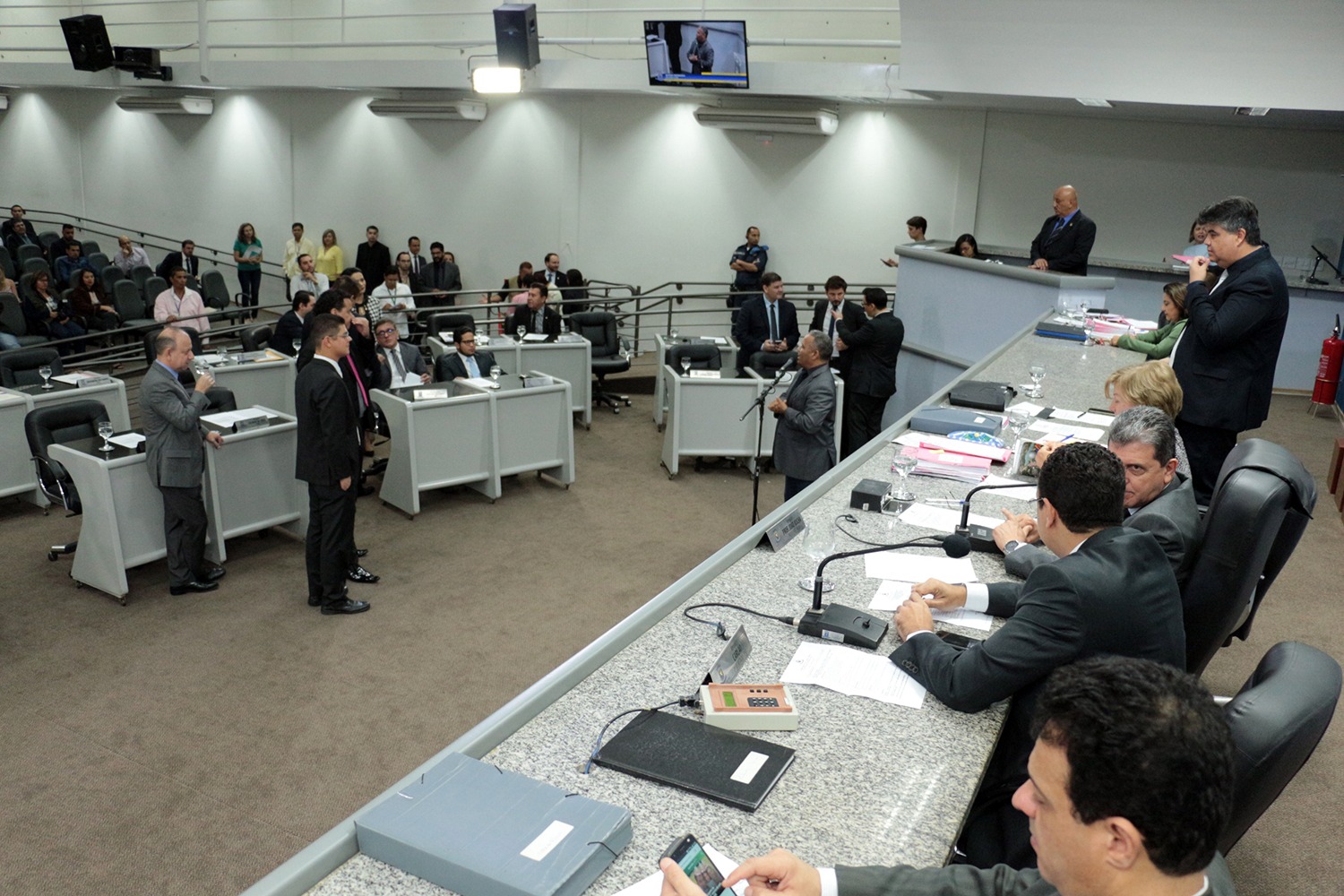 Vereadores aprovam reajuste salarial de R$ 1,5 mil para médicos de Campo Grande