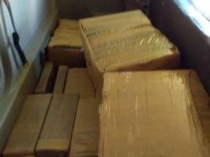 PRF apreende 500 quilos de maconha em cabine de carreta Maconha foi encontrada na cabine da carreta. Adilson Domingos