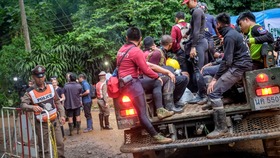 Resgate de equipe presa em caverna pode acontecer 'hoje ou amanhã' Resgate de equipe presa em caverna pode acontecer 'hoje ou amanhã'
