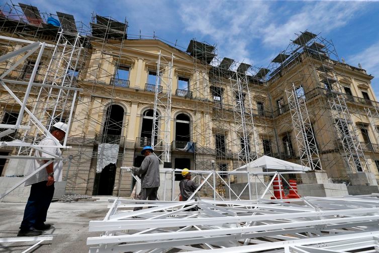 Museu Nacional ganha teto provisório de material metálico Museu Nacional, destruido por um incêndio em setembro do ano passado - Tânia Rêgo/Arquivo/Agência Brasil