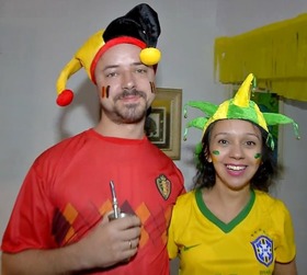 Belga que mora com brasileira em MS aposta na vitória da Bélgica: '7 a 1', diz Henri e Carolina, em casa, em Campo Grande (Foto: Reprodução/TV Morena)