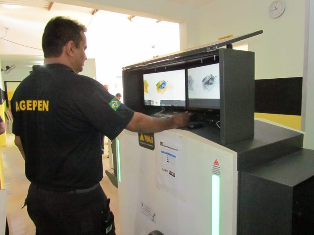 Com a reforma, foram construídos locais específicos para a instalação de aparelhos de raio x, já estando em funcionamento a esteira detectora.