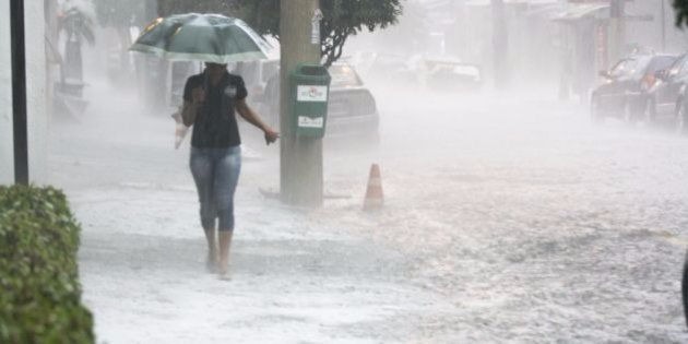 Campo-grandenses comemoram chuva que veio com força e também trouxe estragos Foto Ilustrativa