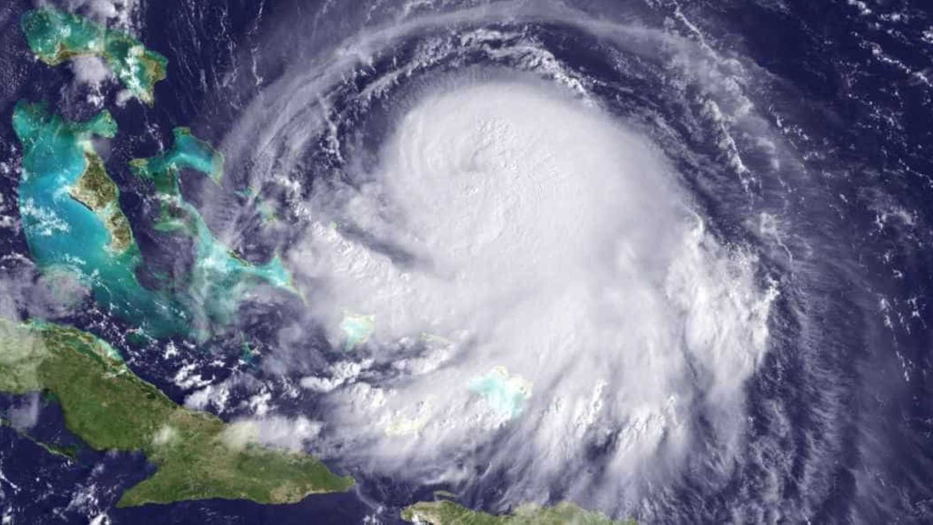 Furacão Beryl deixa ilhas caribenhas em alerta neste domingo Furacão Beryl deixa ilhas caribenhas em alerta neste domingo