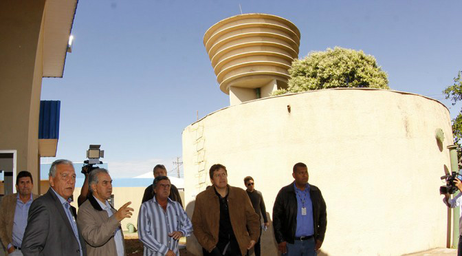 Aparecida do Taboado ganha Sanesul e população terá água a vontade Reinado Azambuja inaugura sede da Sanesul e garante fim da falta de água em Aparecida do Taboado (foto:Chico Ribeiro)