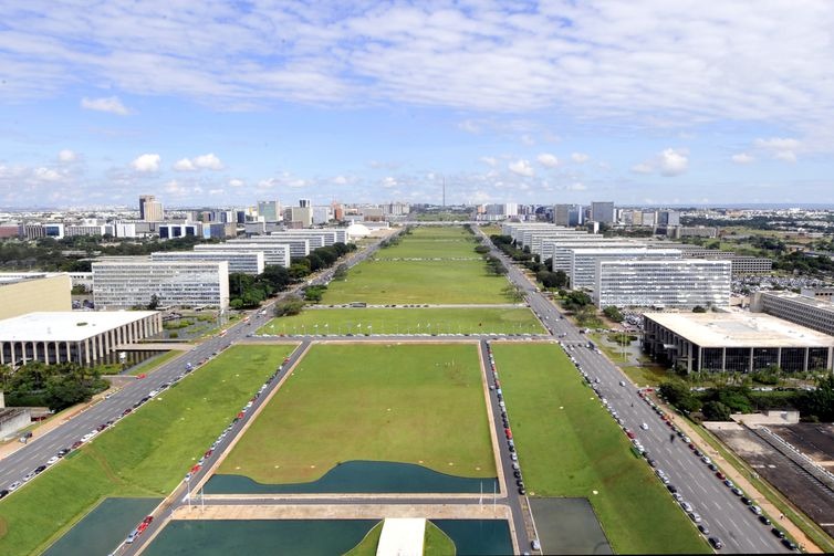 Entenda como vai funcionar a transferência de servidores Portaria flexibilizou transferência de funcionários públicos entre órgãos (Arquivo/Agência Brasil)