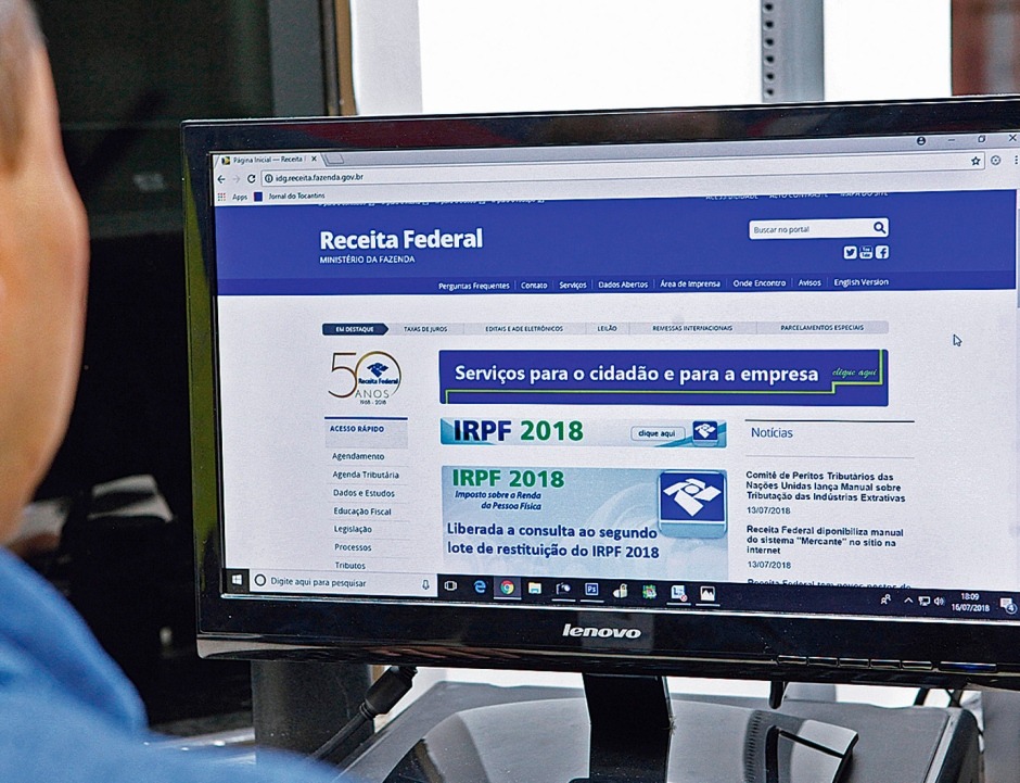 Contribuinte que está no 3º lote do IR 2018 recebe hoje restituição Contribuinte que está no 3º lote do IR 2018 recebe hoje restituição