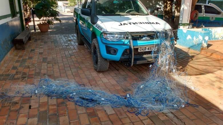 PMA surpreende pescadores fazendo arrastão com rede de pesca no rio Taquari PMA/Divulgação