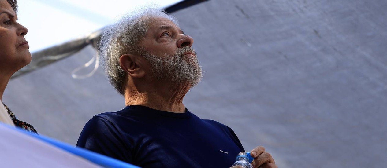 Presidenciáveis e políticos comentam decisão de soltar ex-presidente Lula O ex-presidente Lula foi preso no dia 7 de abril - Edilson Dantas/Agência O Globo