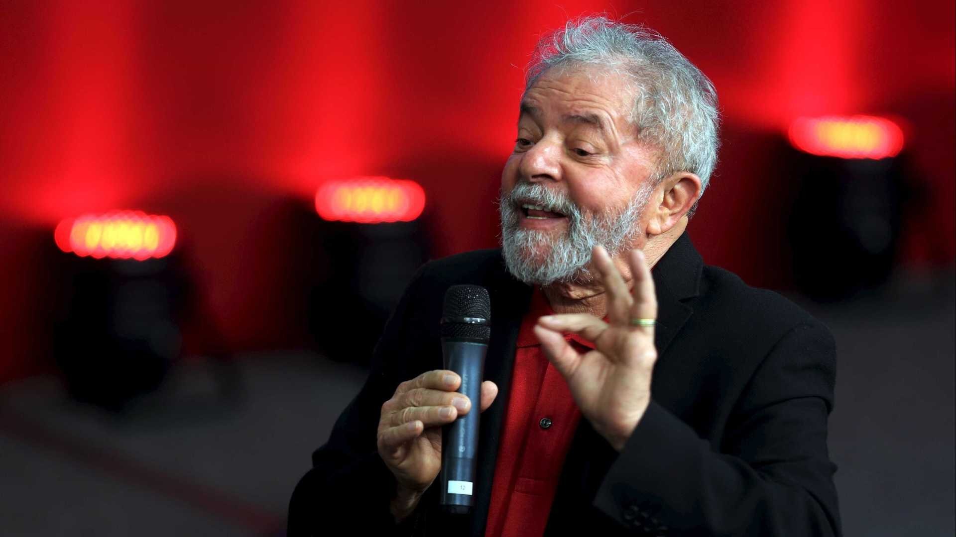 Deputado do PT diz que Lula está fazendo exame para sair da prisão Reuters