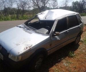 Vítimas saíram sozinhas do carro e pediram ajuda. - Gerson Oliveira
