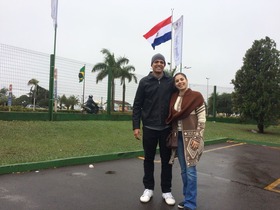 Cariocas são pegos de surpresa com frio de MS e britânico diz se sentir em casa com baixas temperaturas Casal carioca está em Ponta Porã, na fronteira do Brasil com o Paraguai (Foto: Rose Ribeiro)