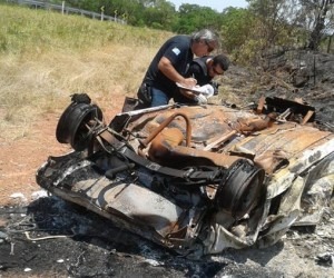 Carro capotou e pegou fogo na rodovia MS-430 - Sidney Assis