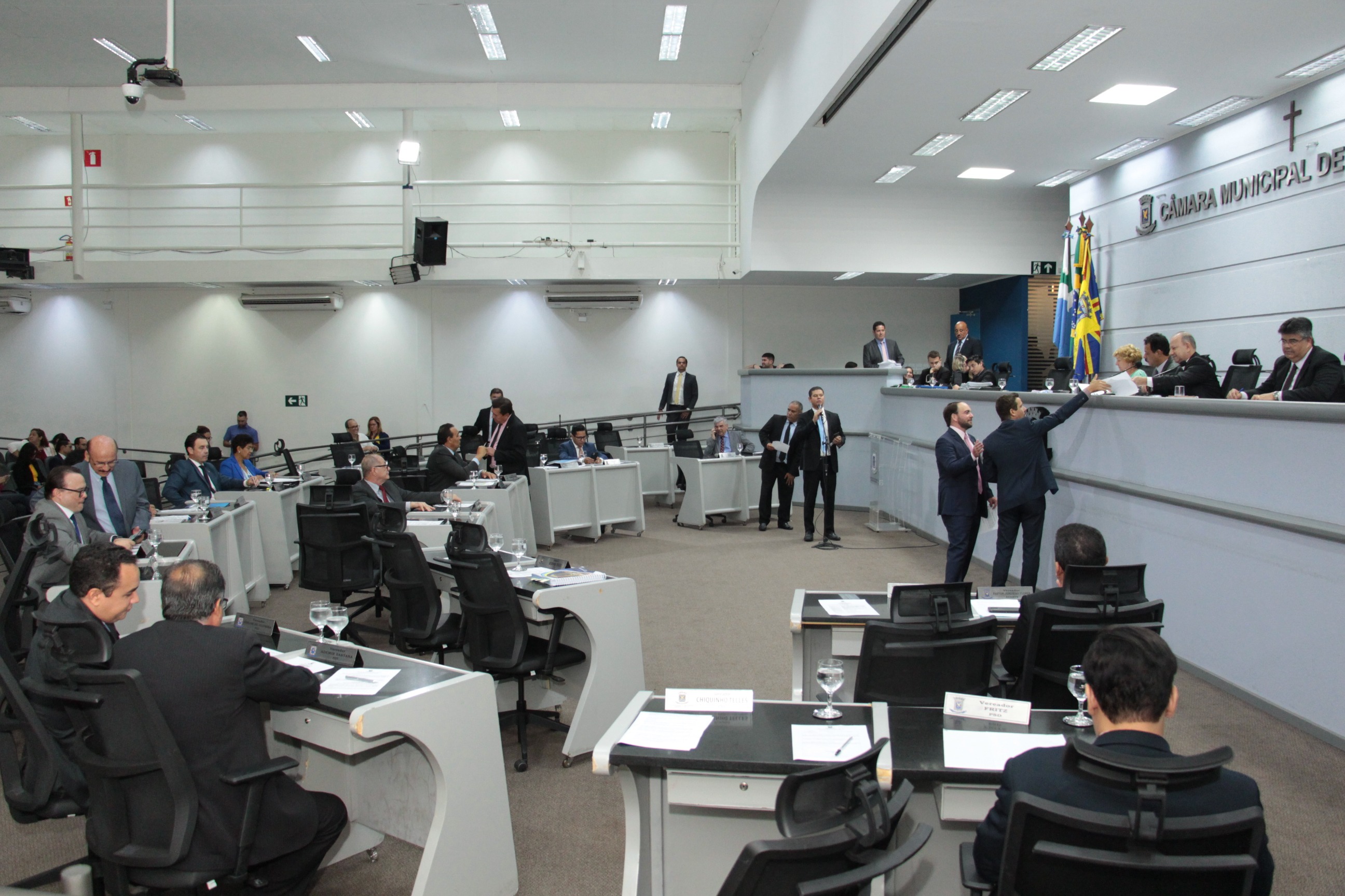 Vereadores votam dois projetos na sessão desta terça-feira