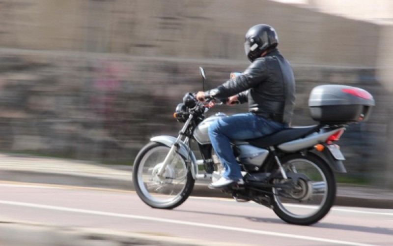 Motociclista morre após colidir contra poste em Mato Grosso do Sul Imagem ilustrativa