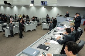 Vereadores votam um Veto e dois Projetos na sessão desta quinta-feira Vereadores votam um Veto e dois Projetos na sessão desta quinta-feira