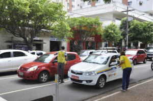Organizadores de movimento foram às ruas para ganhar mais adeptos (Foto: Marcelo Calazans)