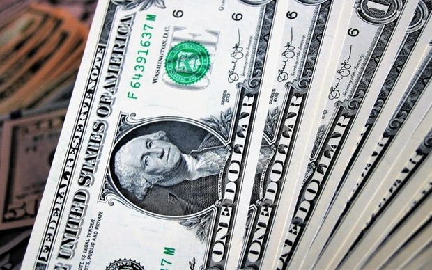 Dólar opera em queda após dois dias seguidos de recorde